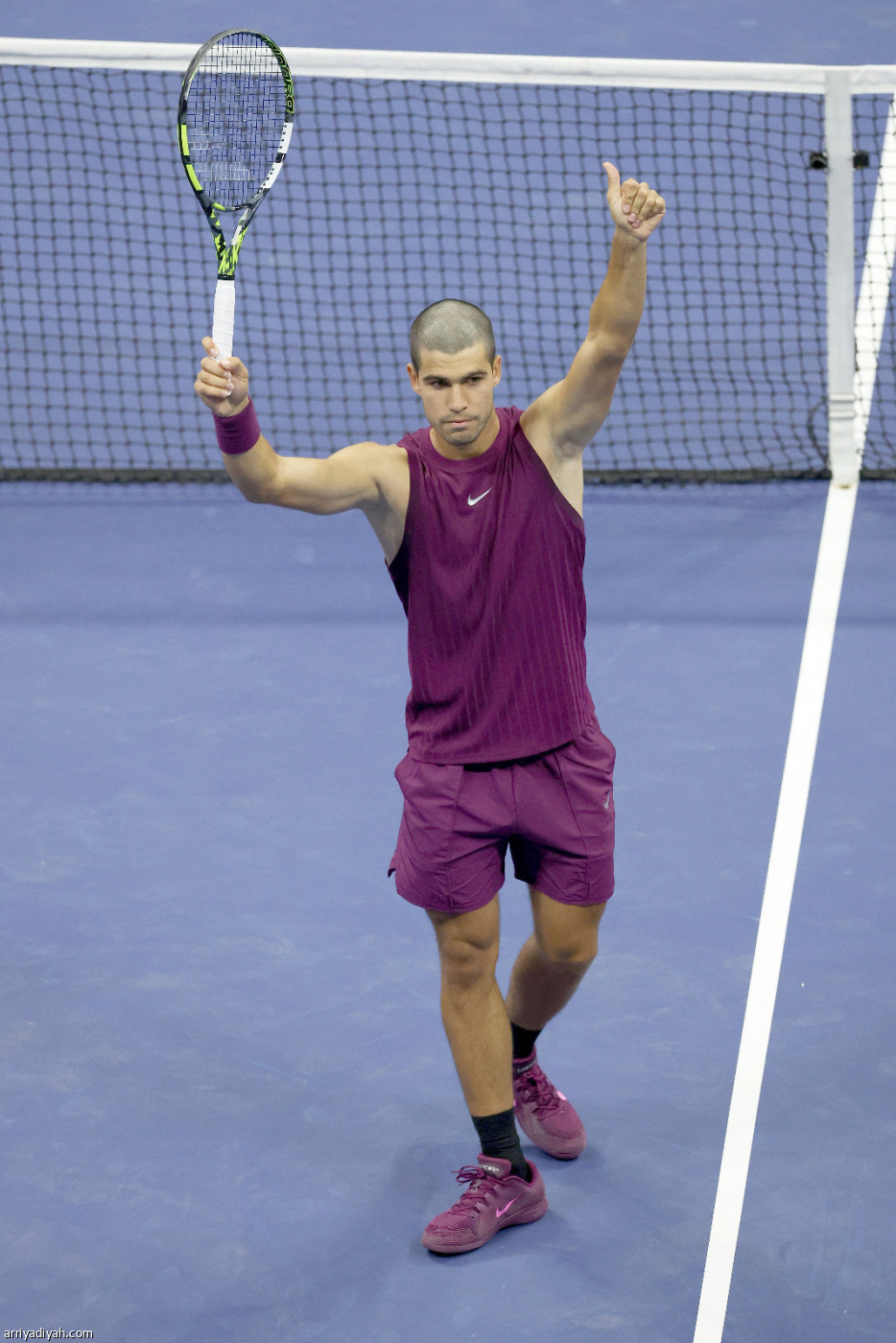 ألكاراز  يعبر