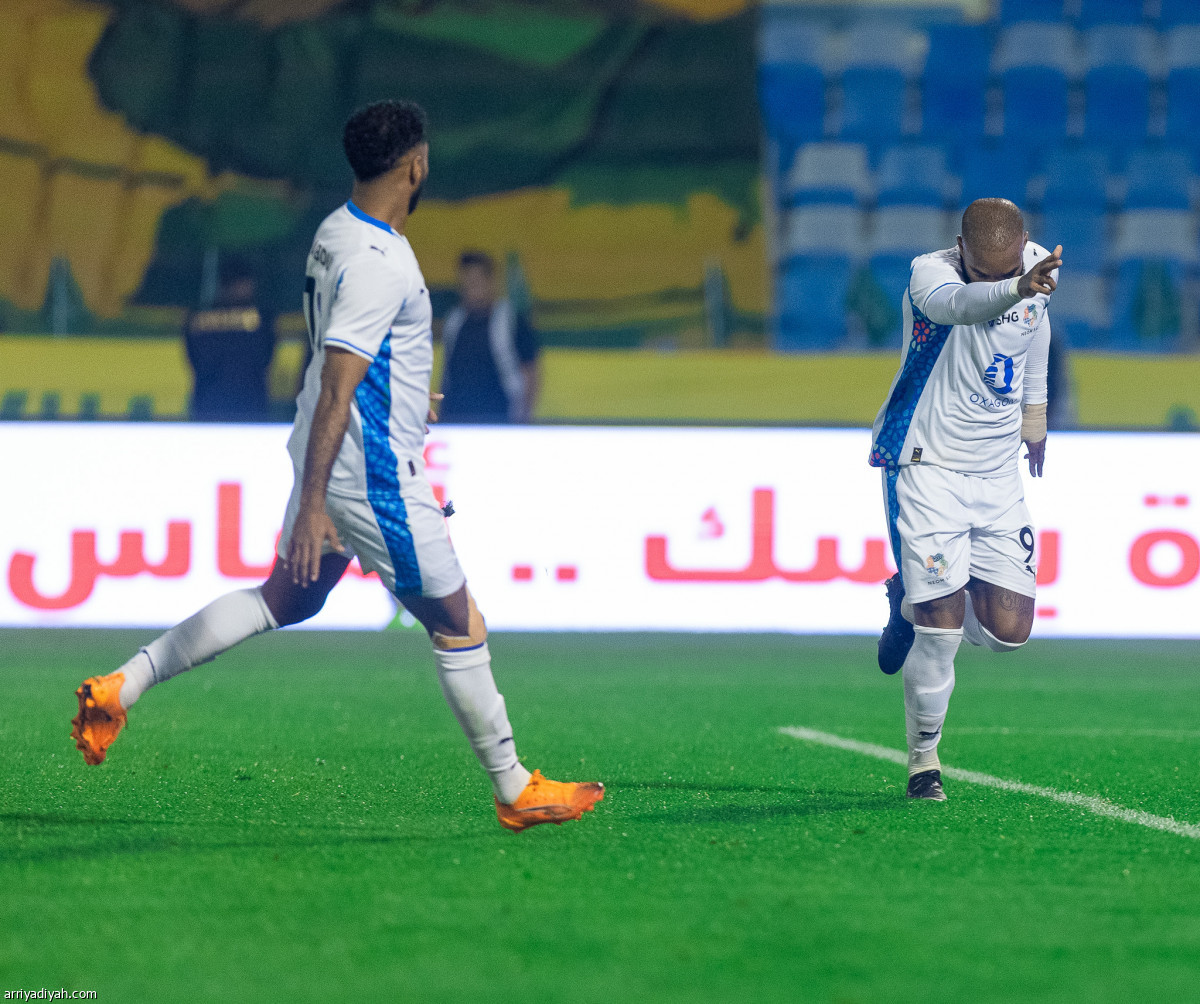 لاكازيت.. احتفال تاسع