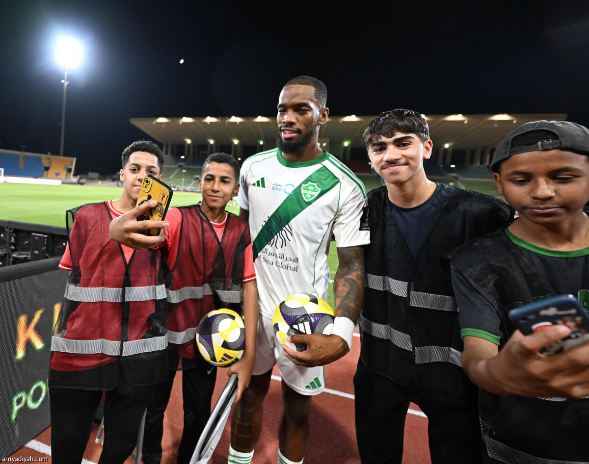 الكرة مع توني