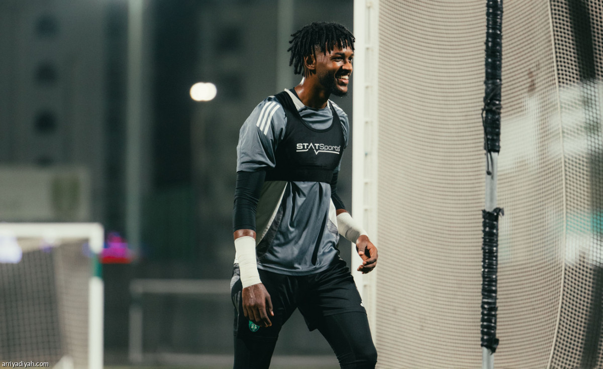 الأهلي يعود