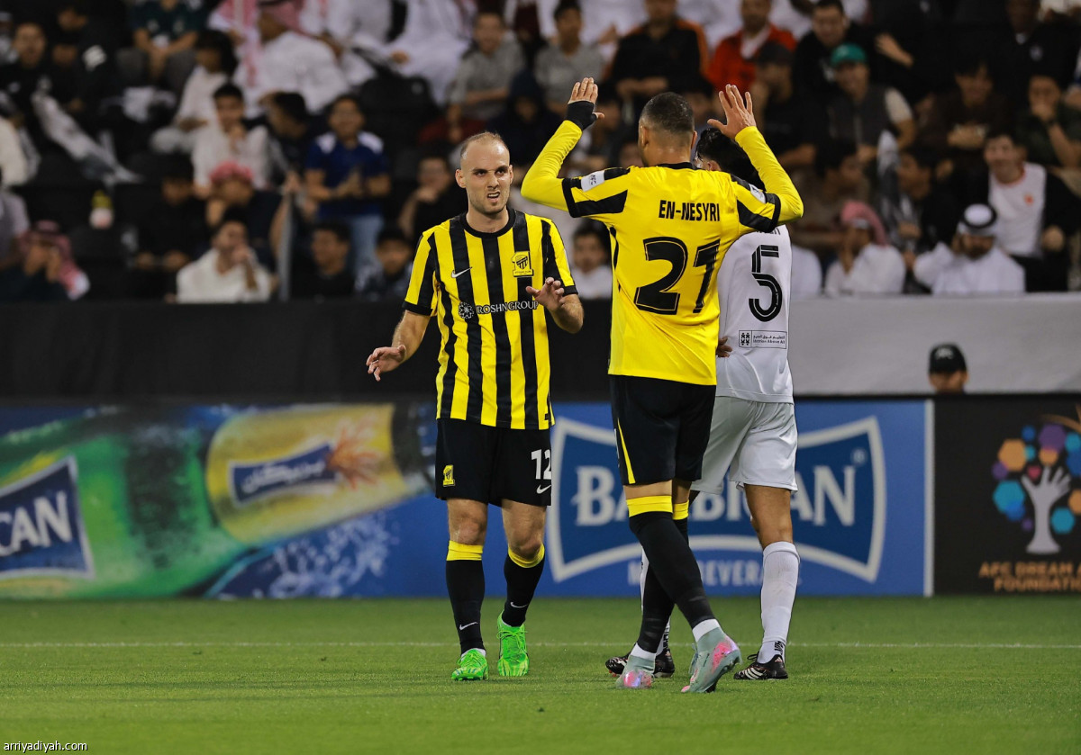 الاتحاد يستعرض