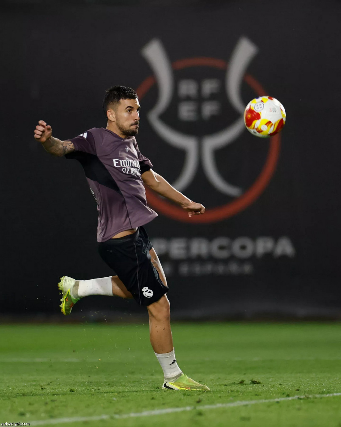 الريال.. ضغط واستحواذ