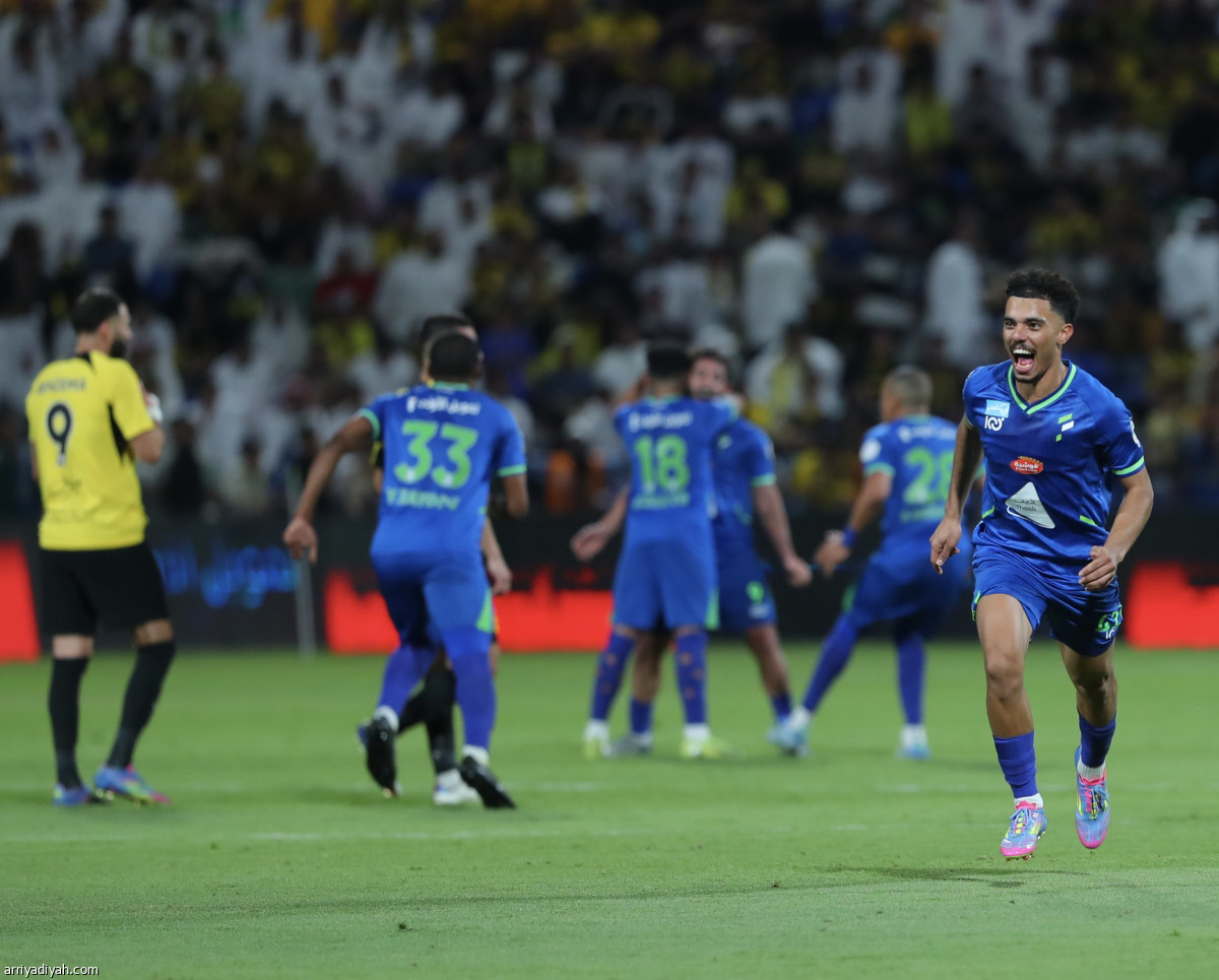 الفتح يسقط المتصدر