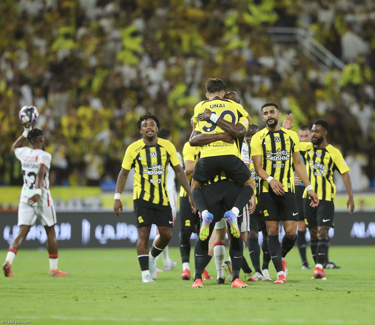 الاتحاد يقلبها