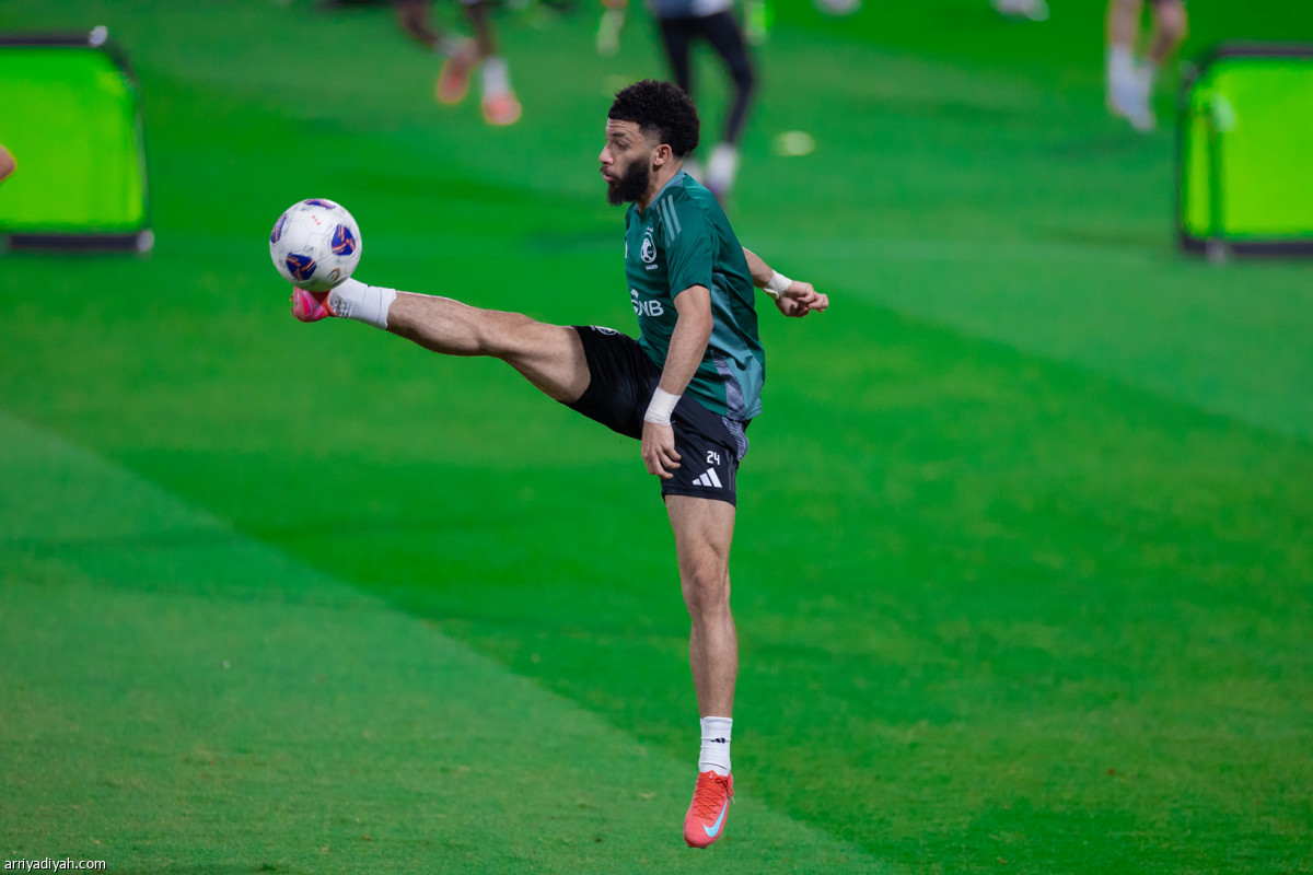 «الصقور».. مهارة وتصويب