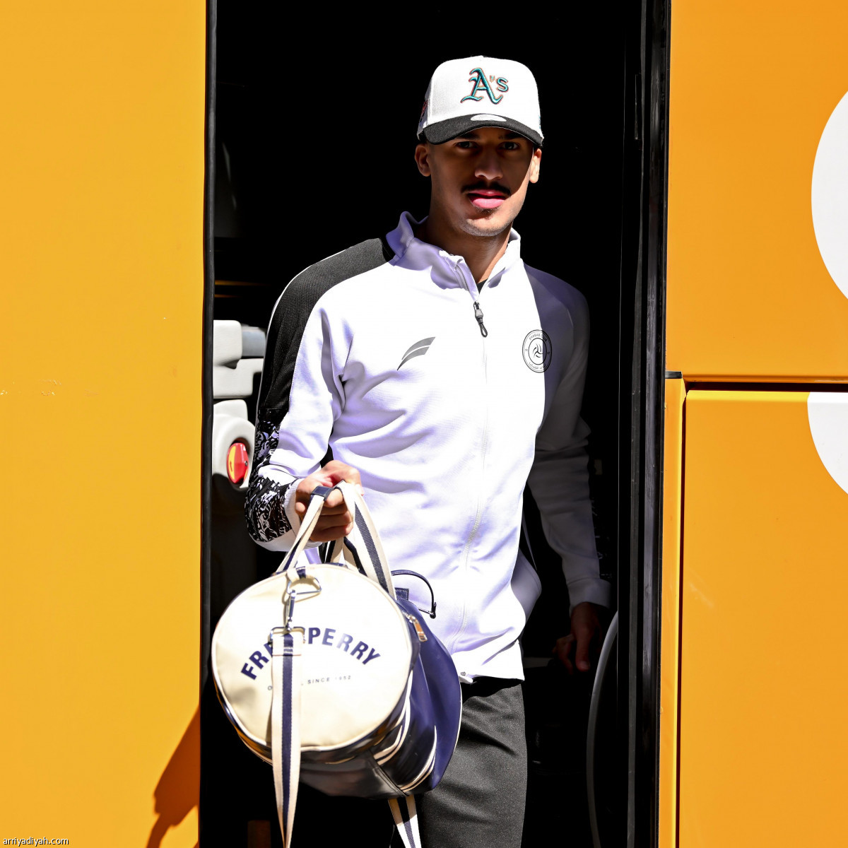 الشباب يطير إلى الدوحة