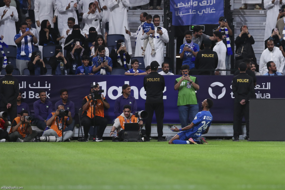 الهلال يستعرض القوة