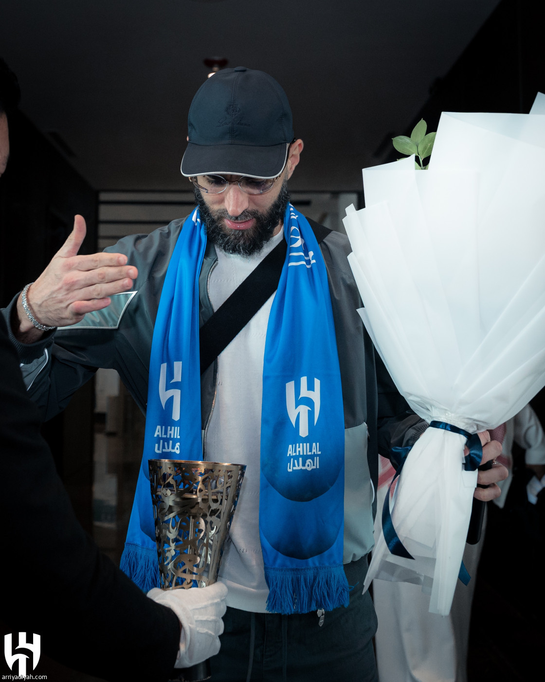 بنزيما بين الهلاليين