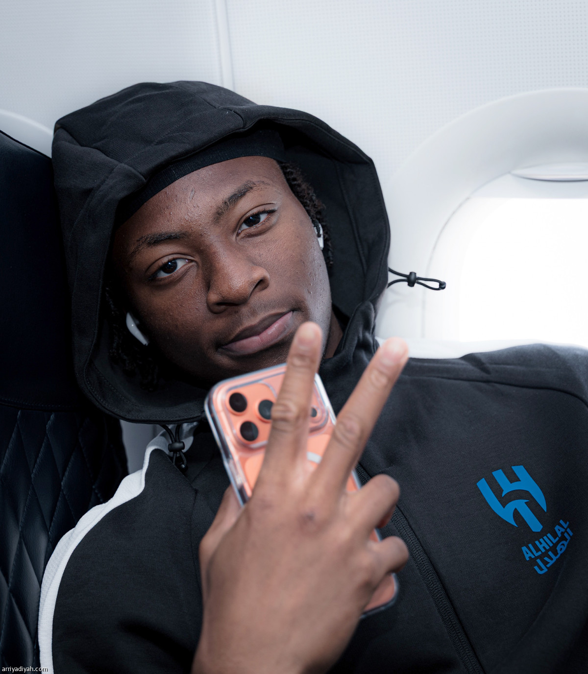 الهلال.. يغادر