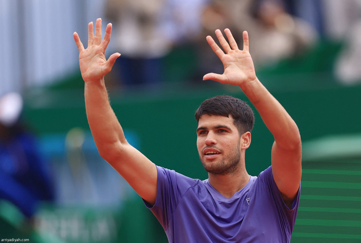 ألكاراز يعبر