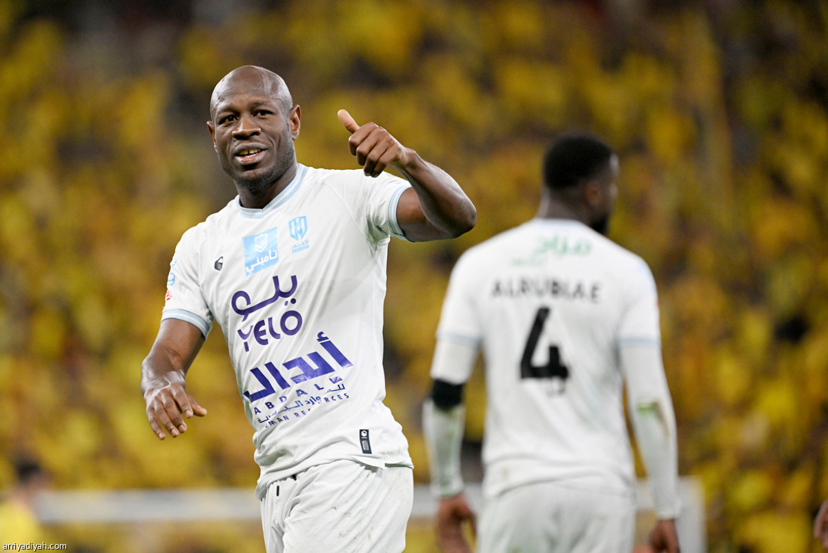 الأخدود يربك الاتحاد