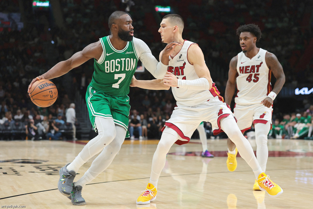 فيليش يتابع