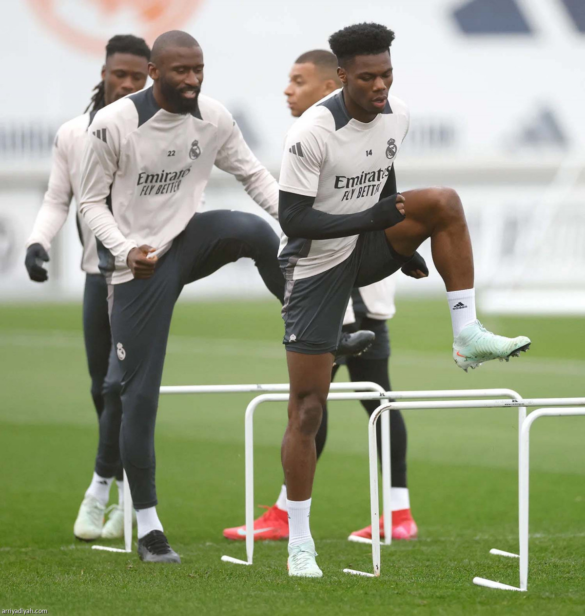 الريال.. ضغط واستحواذ