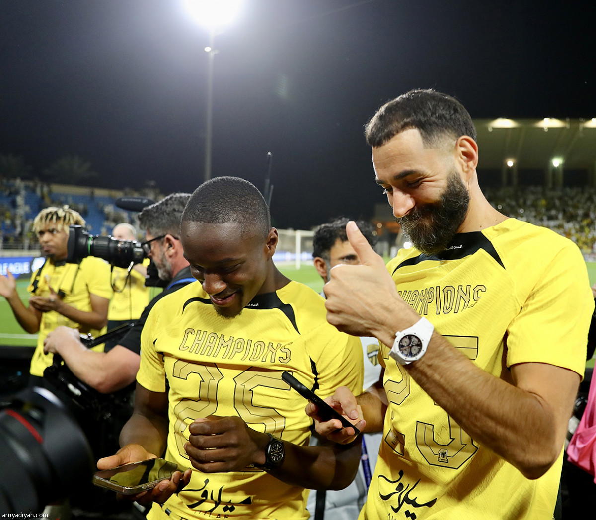 «النمور» تحتفل