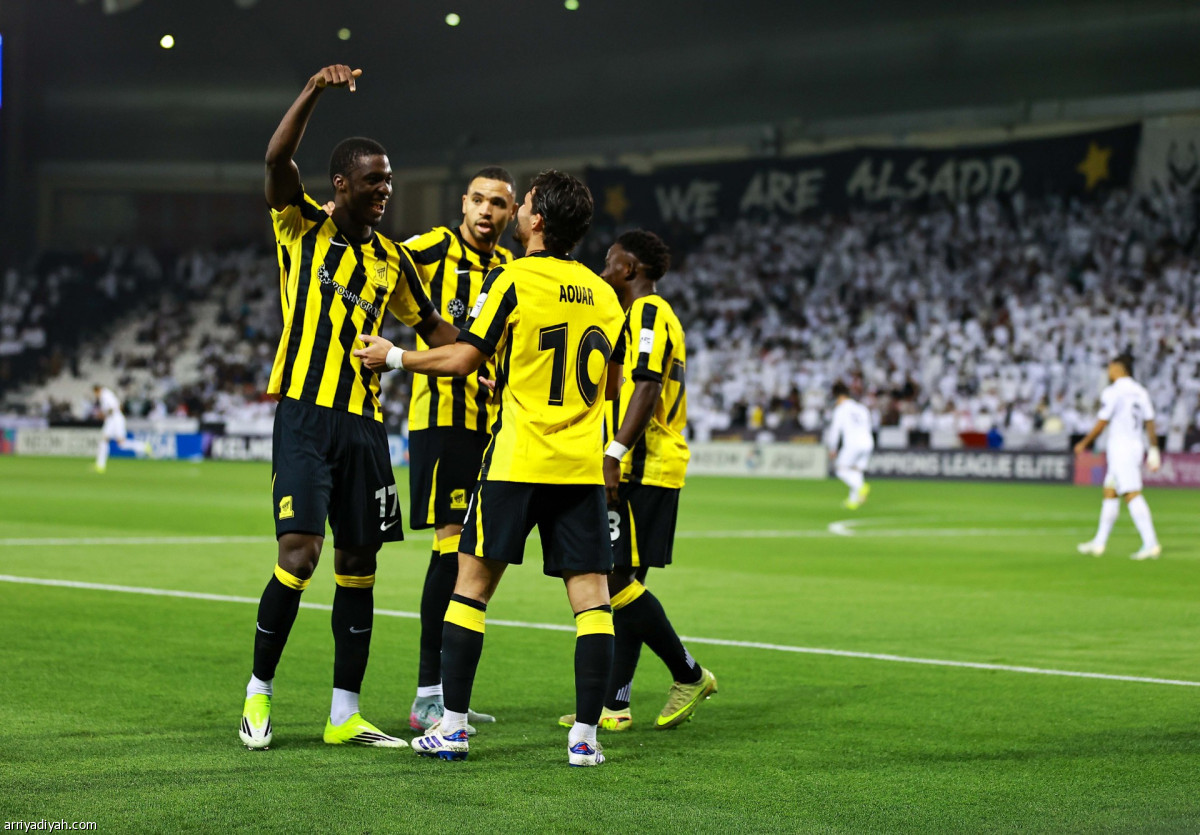 الاتحاد يستعرض