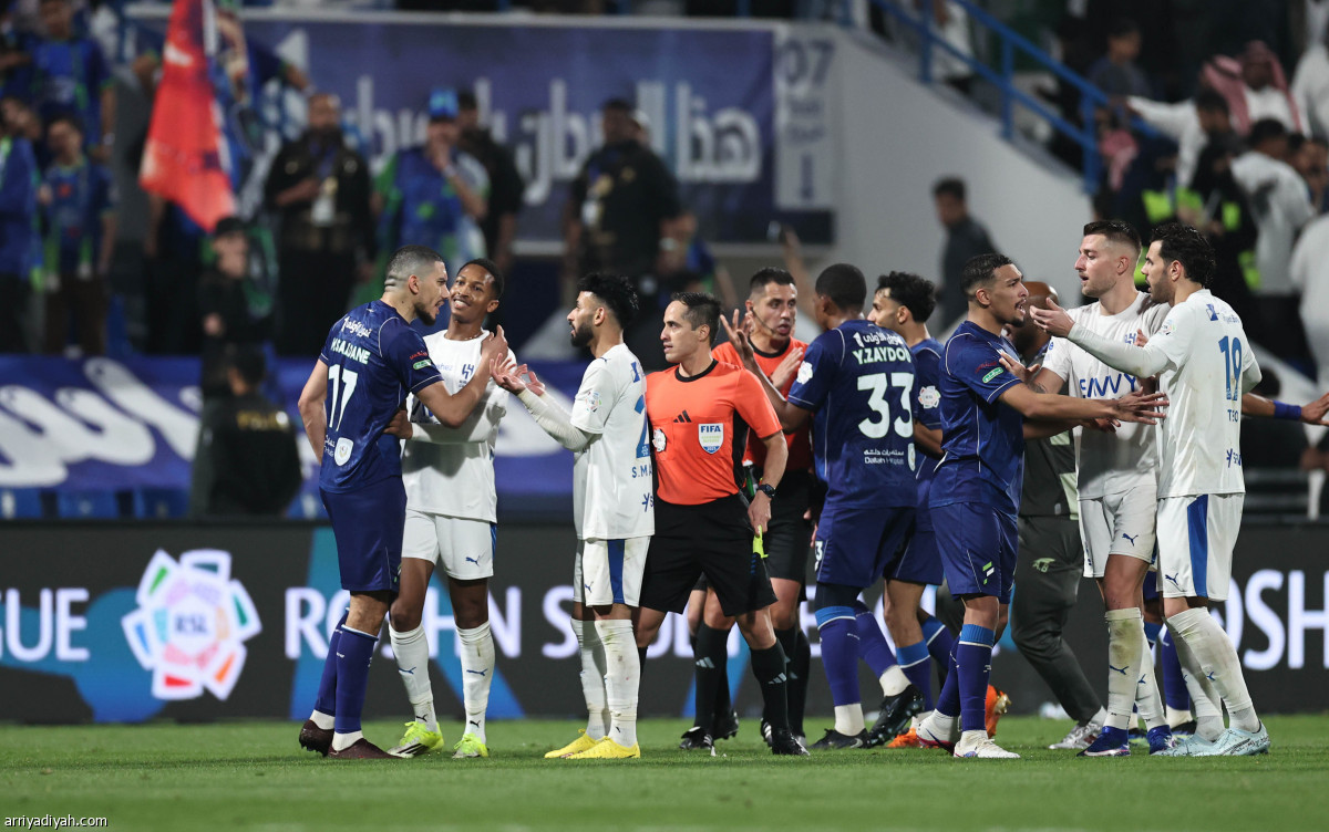 الأزرق ينتصر