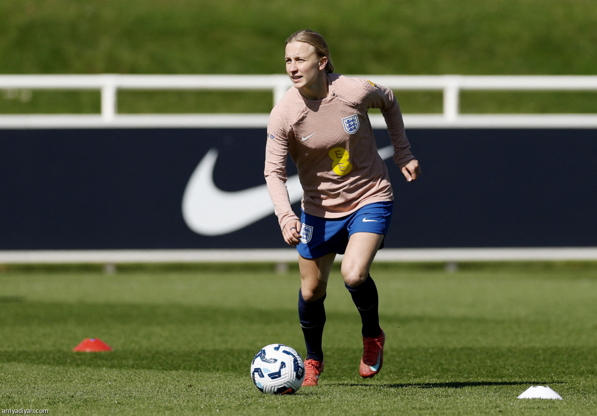 سيدات الإنجليز يتأهبن